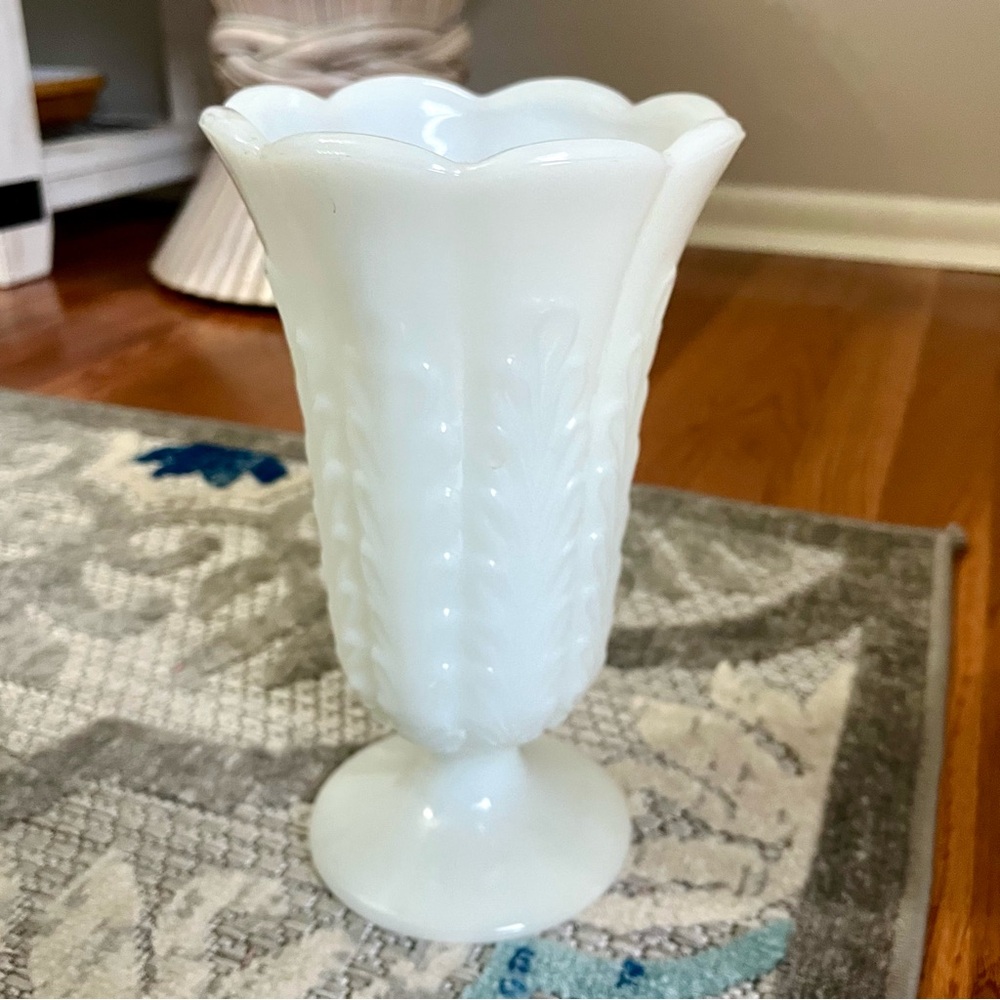 Vintage E.O. BRODY White Milk Glass Fern Pedestal Vase M5200 9” Cleveland OH